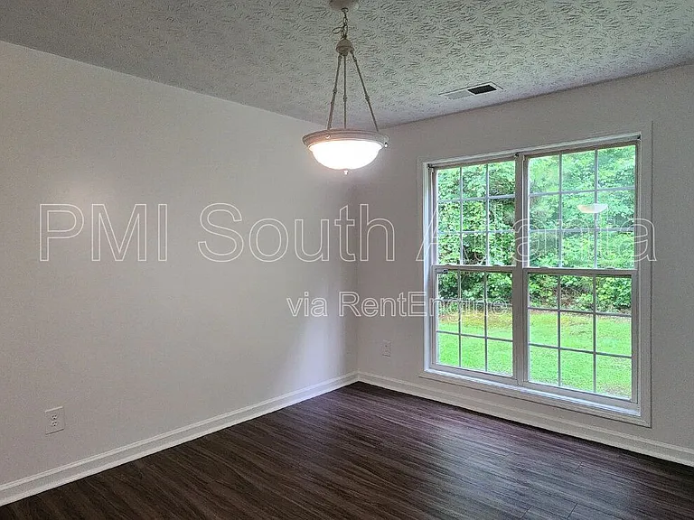 588 Hunnicutt Rd SE — Photo 9