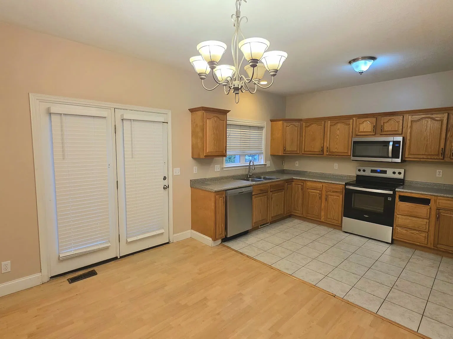 3 bed, 2.5 bath, 1680 sqft, $2,000 — Photo 2