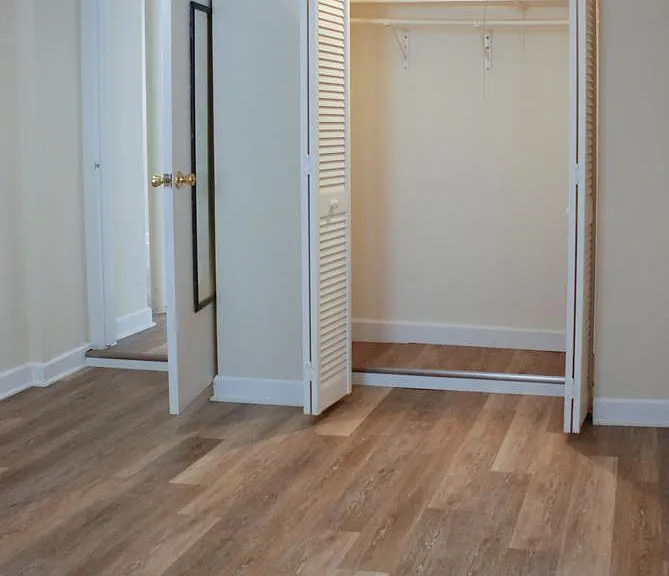 1346 W Fletcher St #1CH — Photo 9