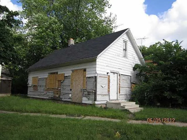 1141 Noble St photo 1