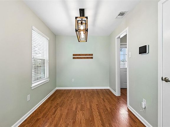 5th image of 901 Waltham St