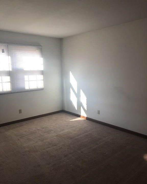 2nd image of 405 Bibby St APT L