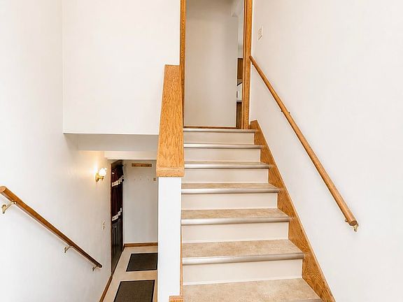 3rd image of 353 E Cumberland St