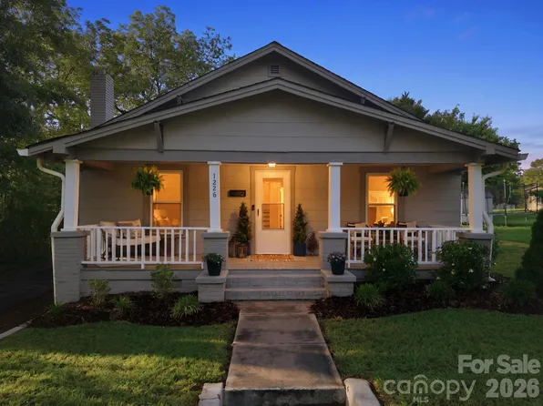 1226 1st Avenue Pl NW, Hickory, NC 28601
