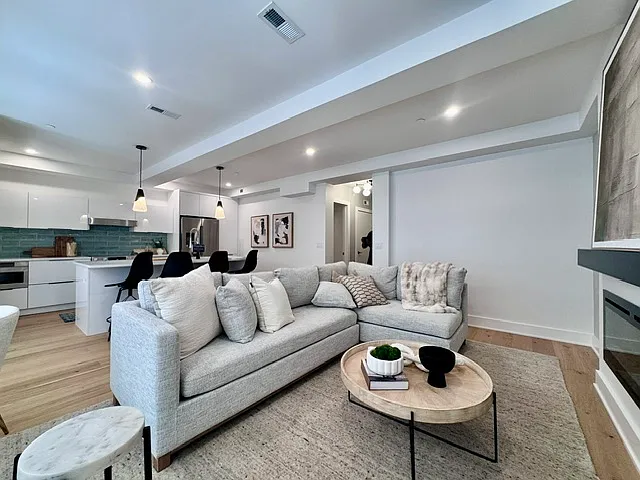 3 bed, 1450 sqft, $6,000 — Photo 2