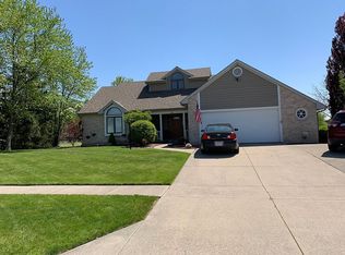 1801 Willow Bay Dr, Defiance, OH