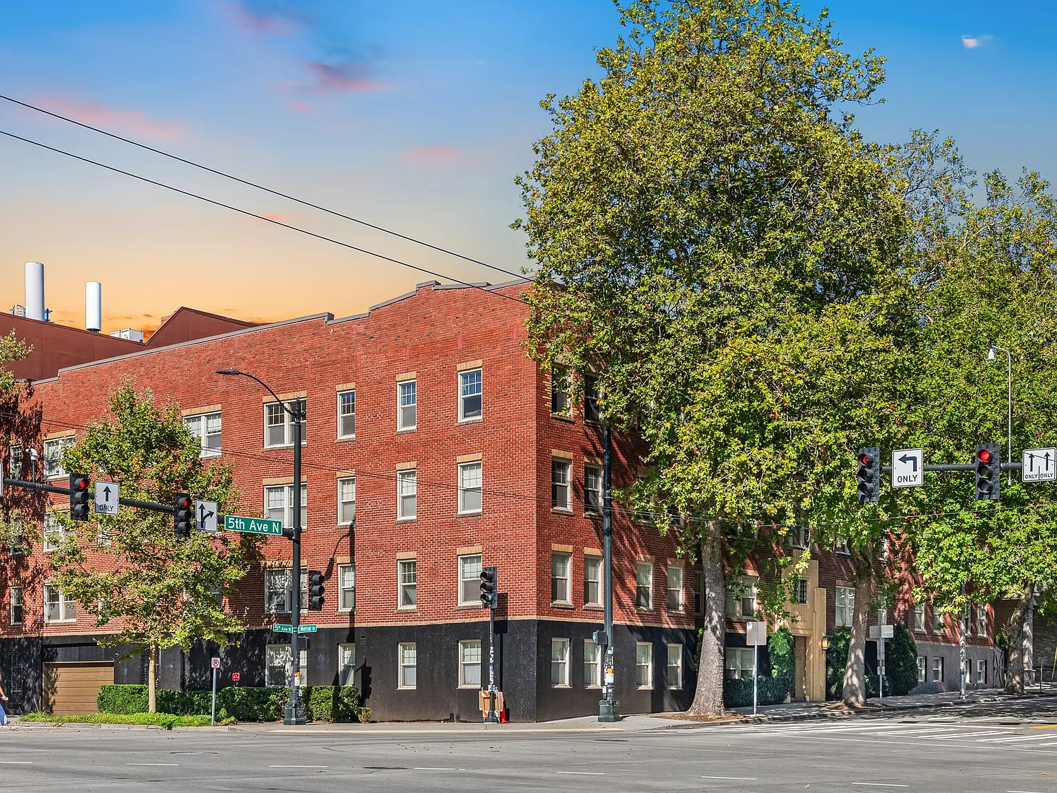 5th & Mercer Apartments — Photo 4
