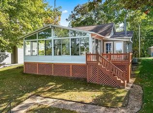 814 Shawnee Beach Dr, Bronson, MI 49028