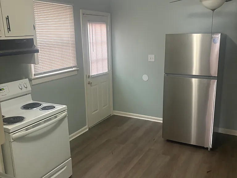 814 Park Ave W #B2 — Photo 2