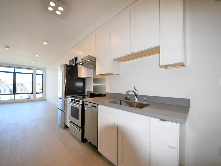 24 Franklin — Photo 15