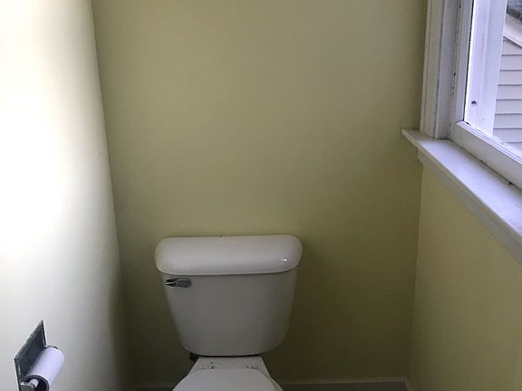 4th image of 566 E Sebewaing St