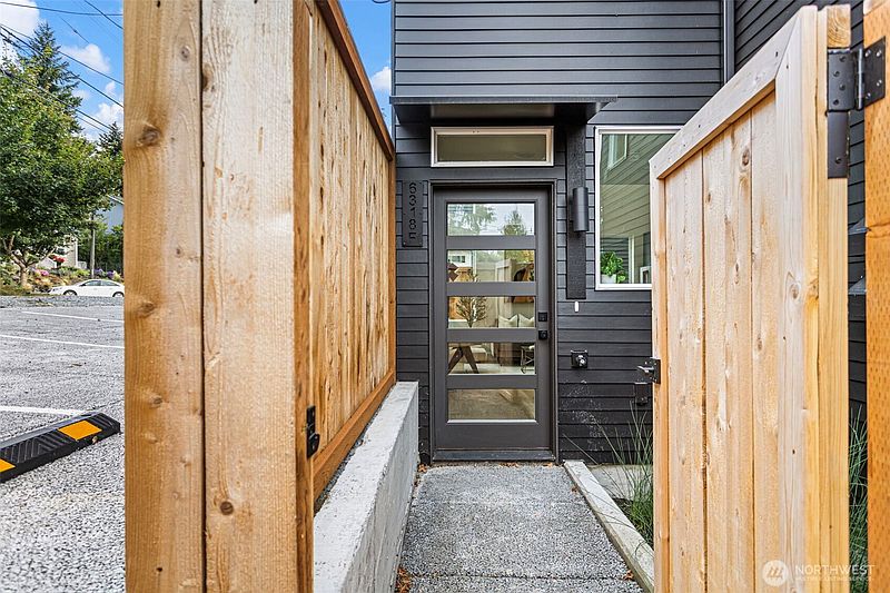 3rd image of 6318 41st Avenue SW #F