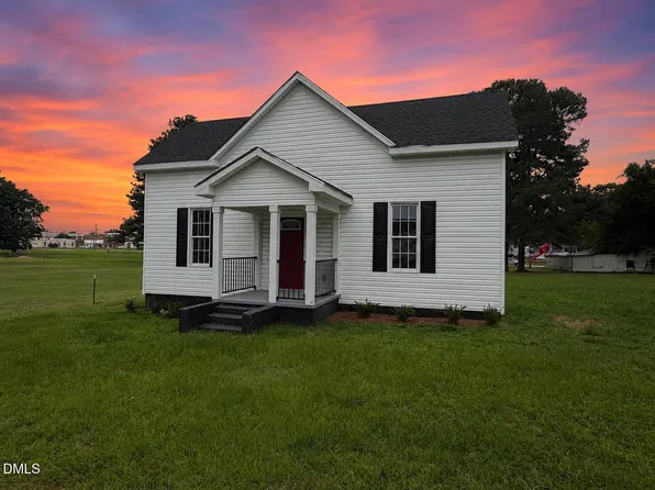 305 E Harnett St, Benson, NC 27504