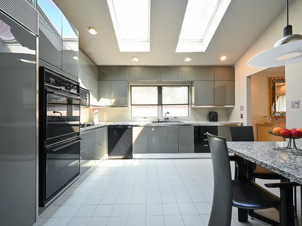 29 Kansas Place image 9 of 24