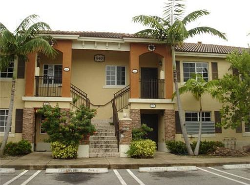 1st image of 940 NE 33rd Ter Unit 201