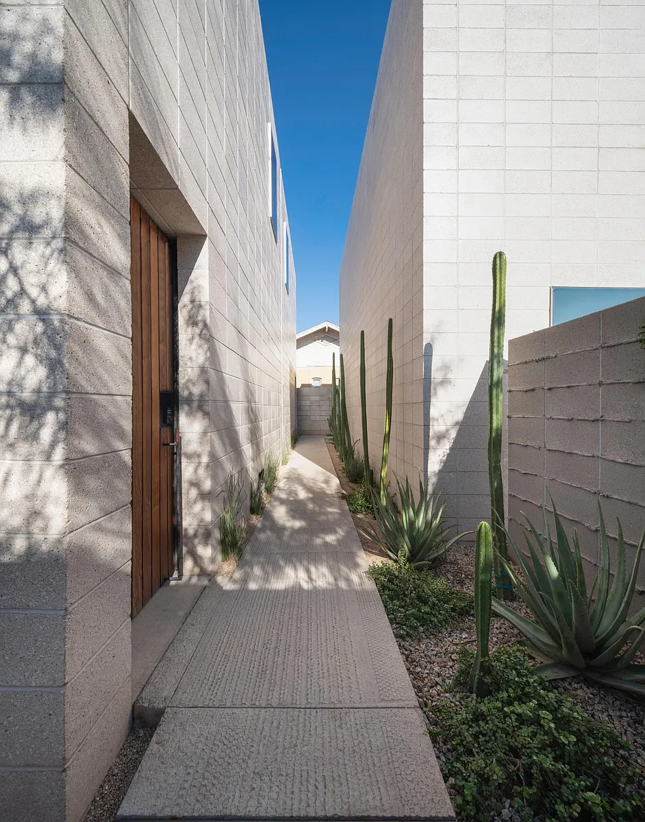 Building Photo - 818 W McKinley St #2
