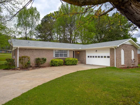 4210 Skylark Cir S, Gadsden, AL 35907