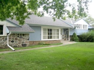 2150 Hollyhock Ln, Elm Grove, WI 53122