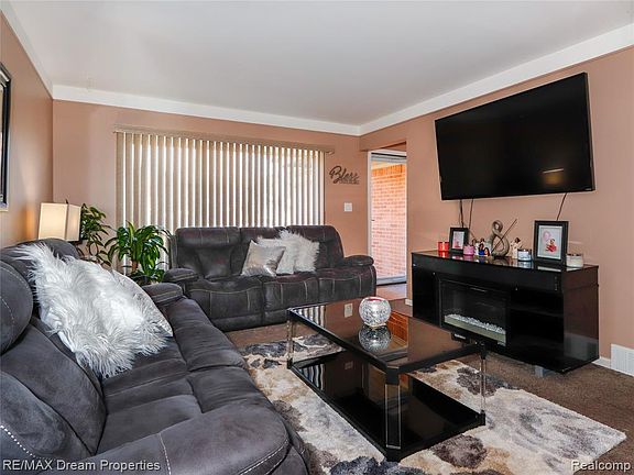 3rd image of 25043 S Sylbert Ct