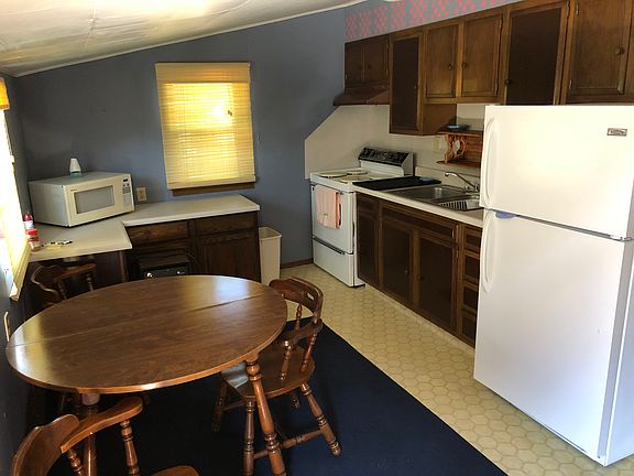 2nd image of 105 S Ave F