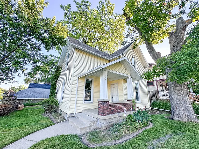303 Page St NE — Photo 1