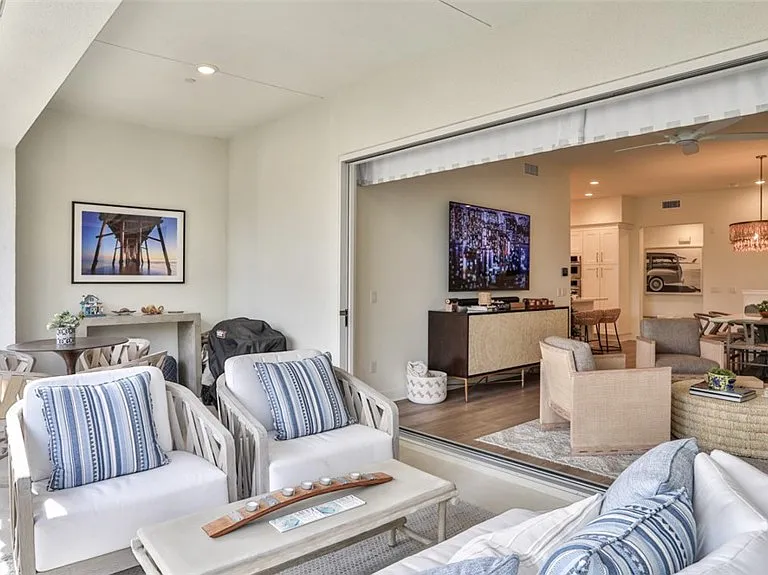 3319 Doheny Way — Photo 24