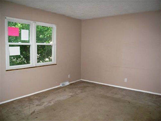 2nd image of 2201 E Arrowhead Dr