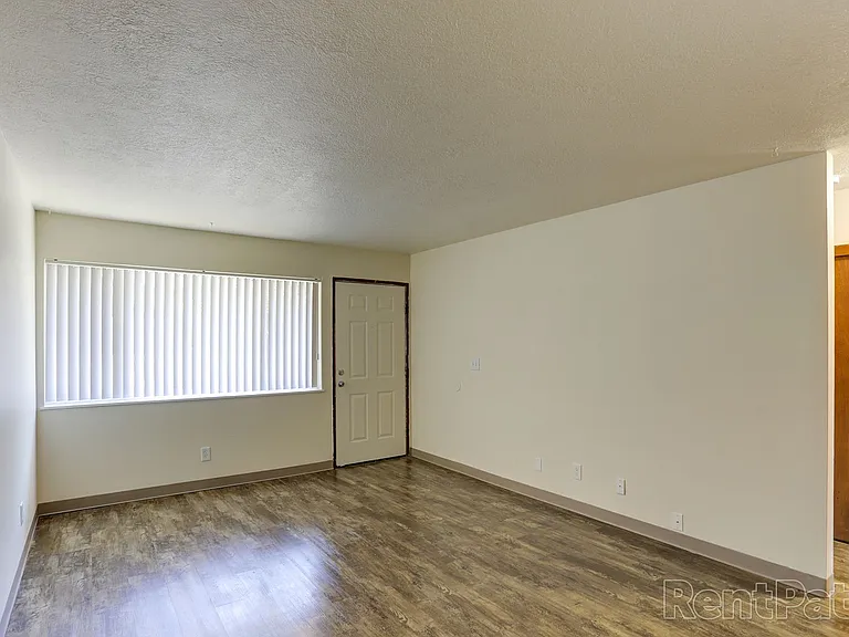 Arrowsmith Apartments — Photo 36