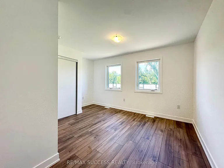 49 Flan Blvd — Photo 4