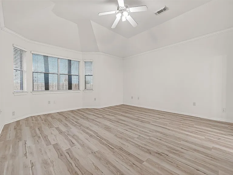 14914 W Bend Dr — Photo 30