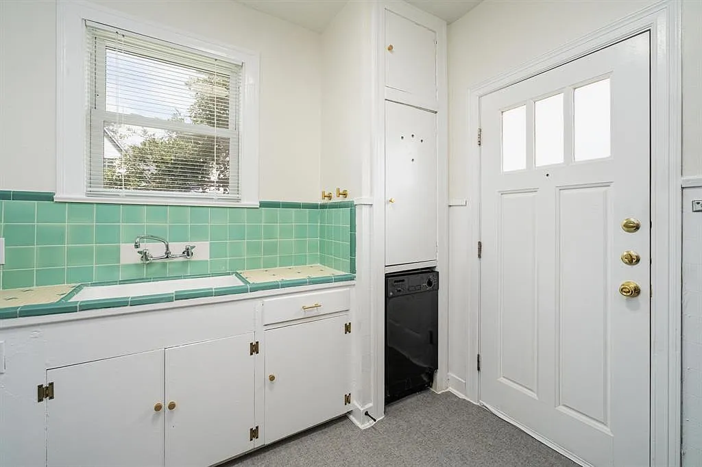 2 bed, 1046 sqft, $2,195 — Photo 1
