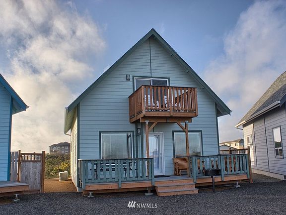 4th image of 324 Marina Court SE #B