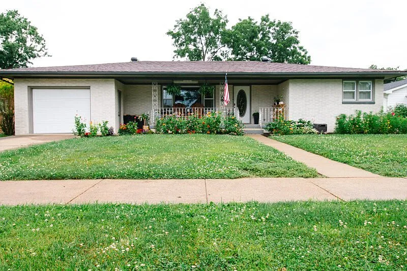 1210 E Jackson St photo 1