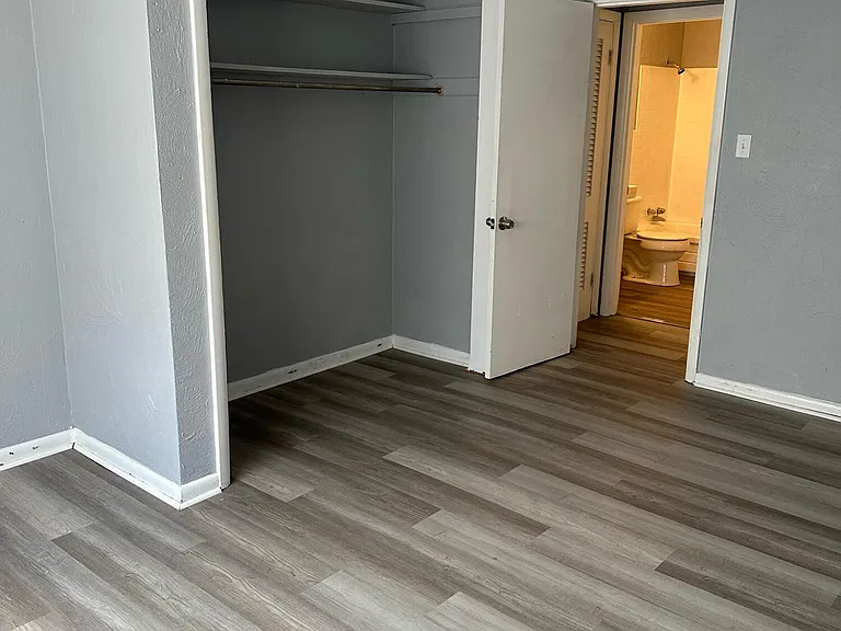 1921 Oxford Cir #2 — Photo 11