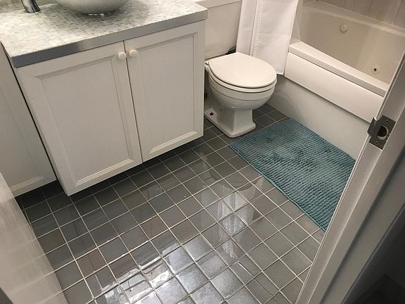 5th image of 4000 Bayside Dr