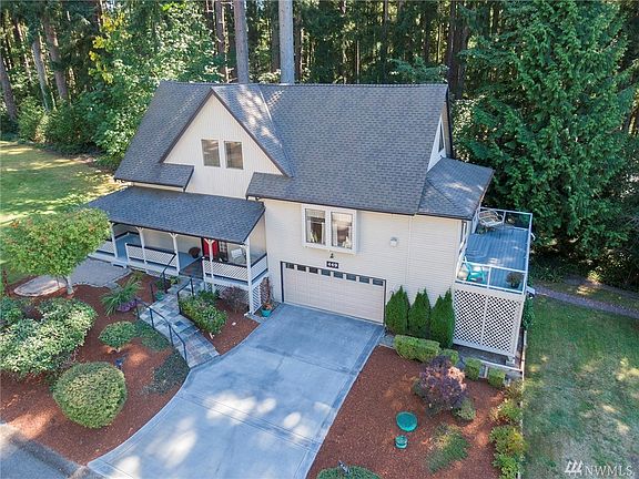 2nd image of 449 NW Paxford Ln