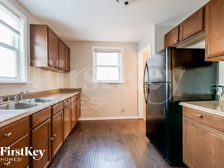 19 E 140th Ct — Photo 6