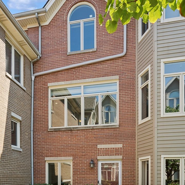 1st image of 1251 W Fletcher St Unit E