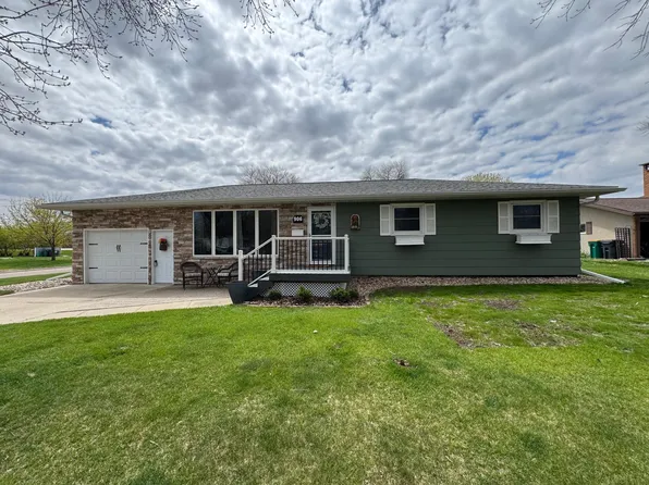 906 Willow Ave, Marshall, MN 56258