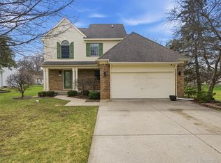 567 Greens Way Blvd, Lapeer, MI