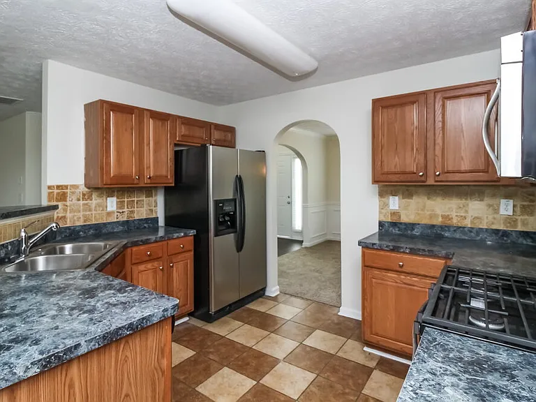 604 Mohawk Cir — Photo 8