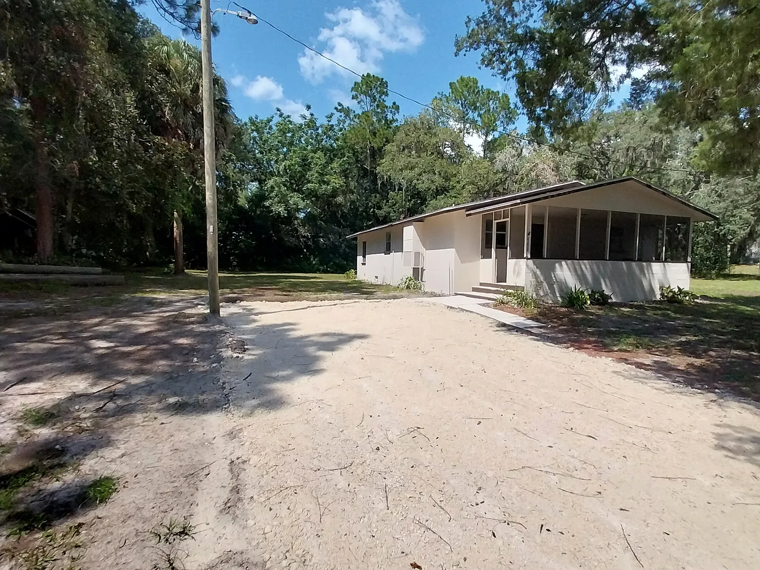 2 bed, 961 sqft, $1,350 — Photo 1
