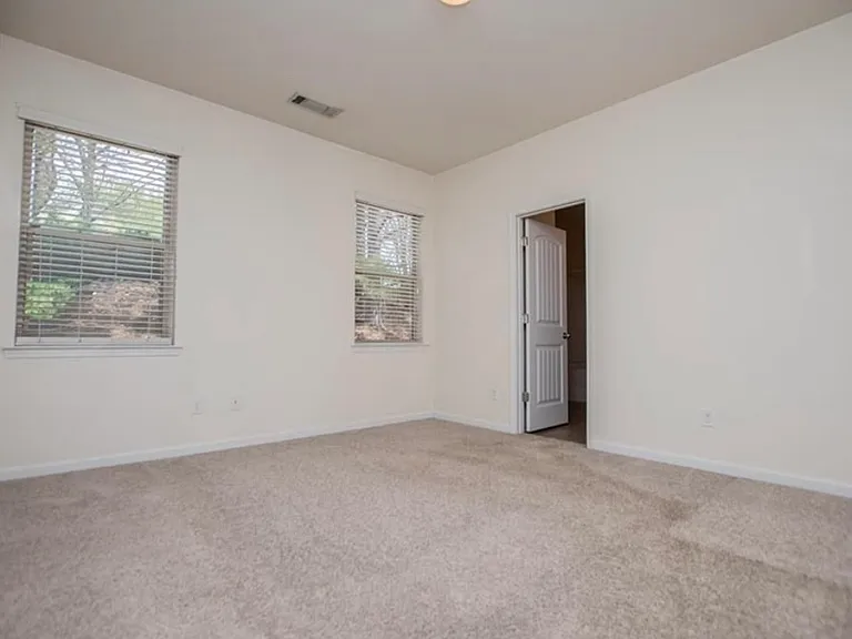 240 River Meadow Dr — Photo 2
