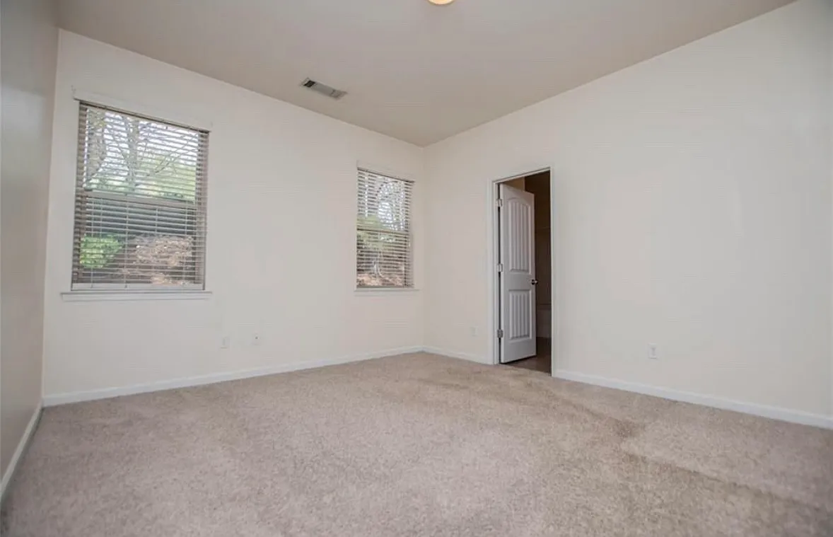 Building Photo - 240 River Meadow Dr