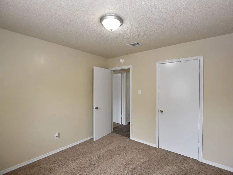 124 Carpenter Ct — Photo 10