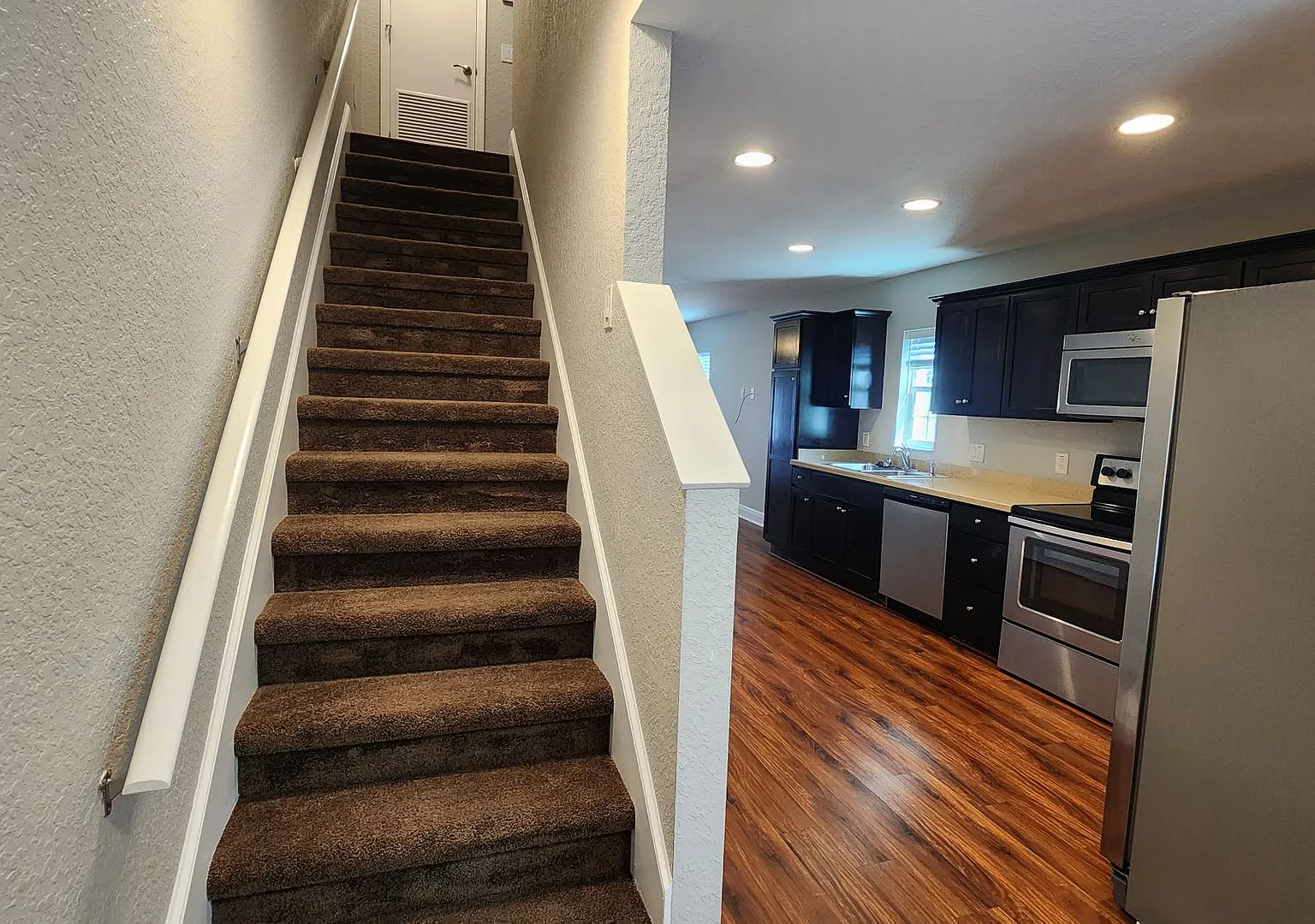 One Month Free Immediate Move-In Limited Offer !!Available !! — Photo 1