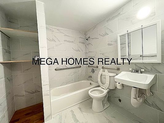 5th image of 2565 12th St
