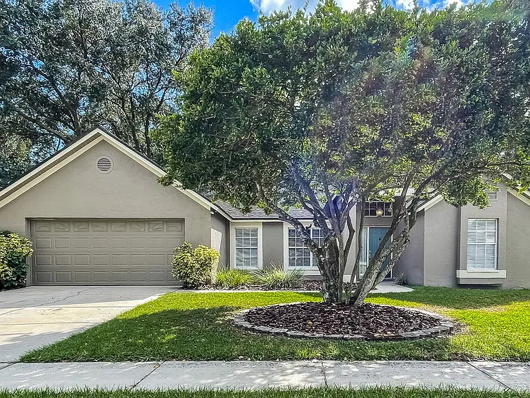 1631 Carter Oaks Dr — Photo 1