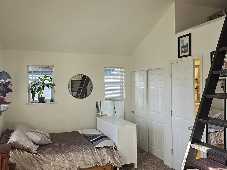 1607 H St #201 — Photo 8