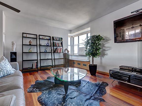 4th image of 453 Fdr Dr APT 1401